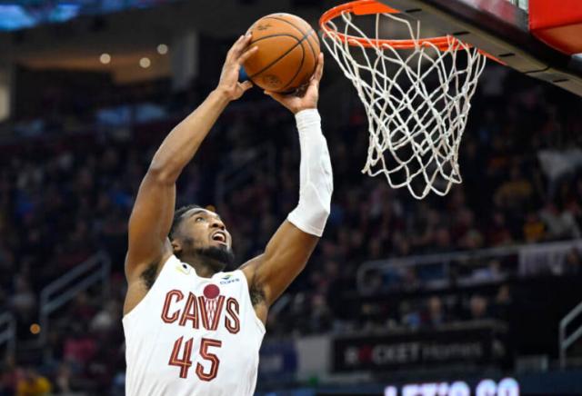 开云体育-38分12助全面激活骑士进攻  米切尔尽显核心成色